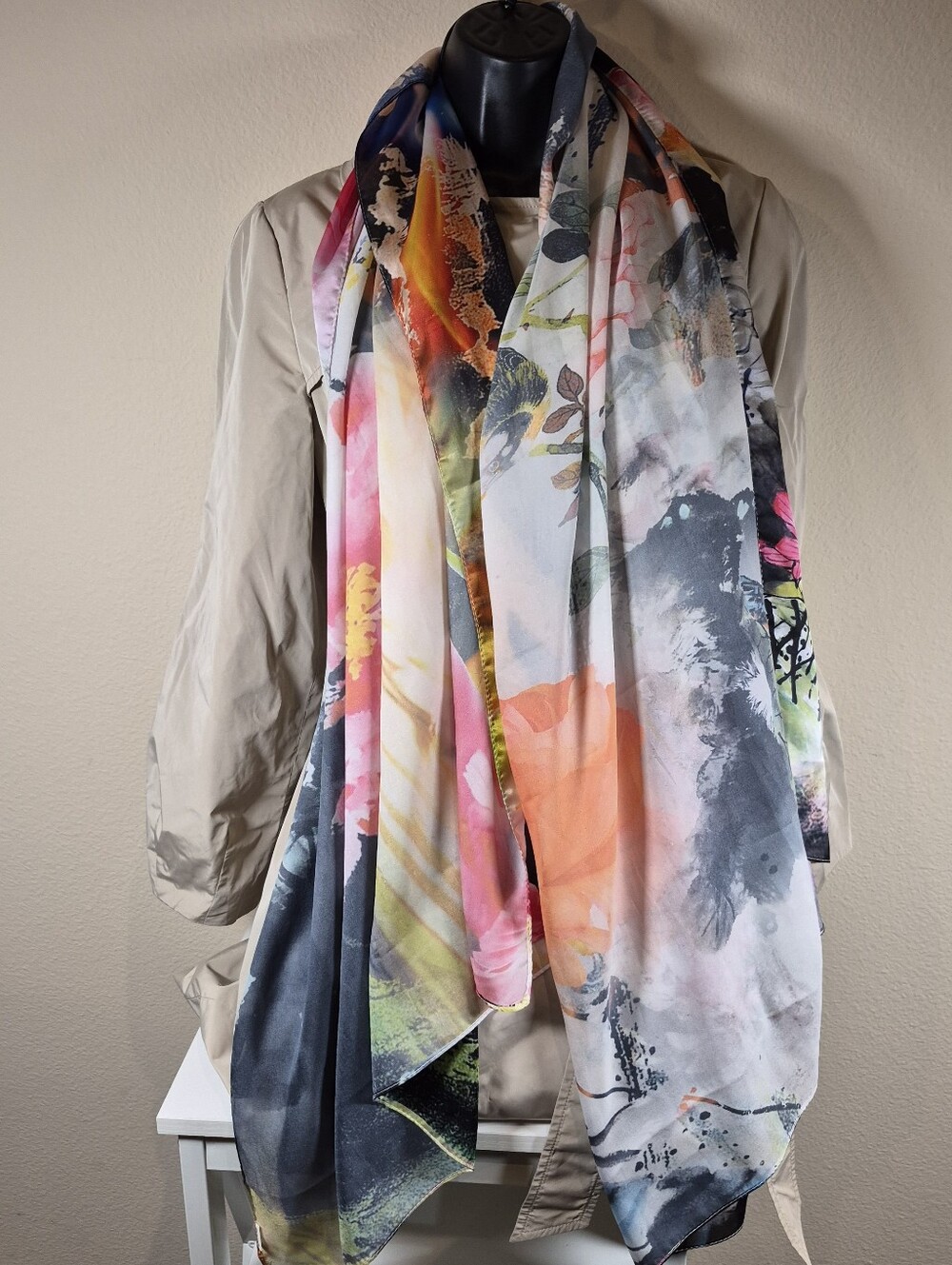 Gorgeous Large Scarf - Picture 2 of 4